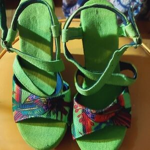 Guatemalan green strapy heels size 7